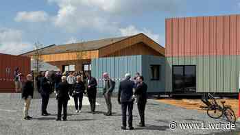 Neubaur eröffnet nachhaltiges Unternehmerdorf in Jülich