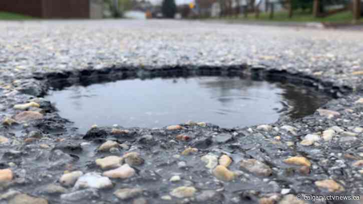 Calgary trying to keep pace with filling potholes as more appear