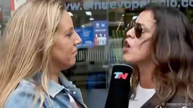 "¡Mentirosos, mercenarios!": Periodista de TV fue insultada por transeúnte anti Milei