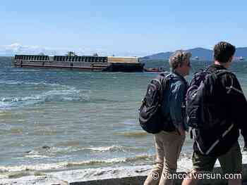 Runaway barge on the loose at Vancouver's English Bay