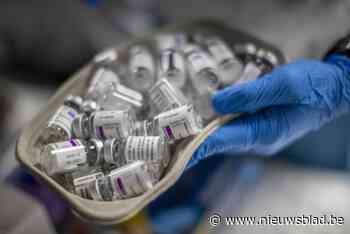 “AstraZeneca trekt coronavaccin mondiaal terug”, schrijft The Telegraph
