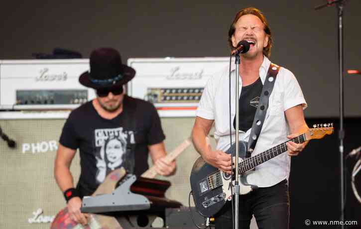 Pearl Jam’s Eddie Vedder and Jeff Ament praise “incredibly prolific” Taylor Swift