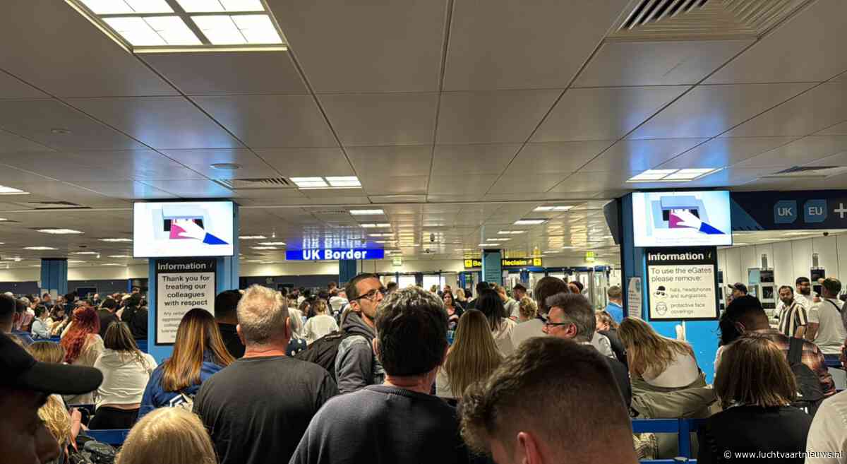 Avond vol chaos op Britse luchthavens door storing bij grenscontroles