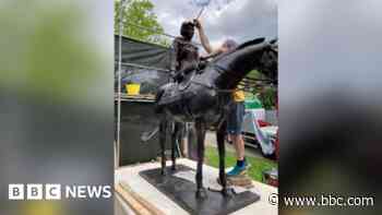 Gallery welcomes sculpture of Queen Elizabeth II