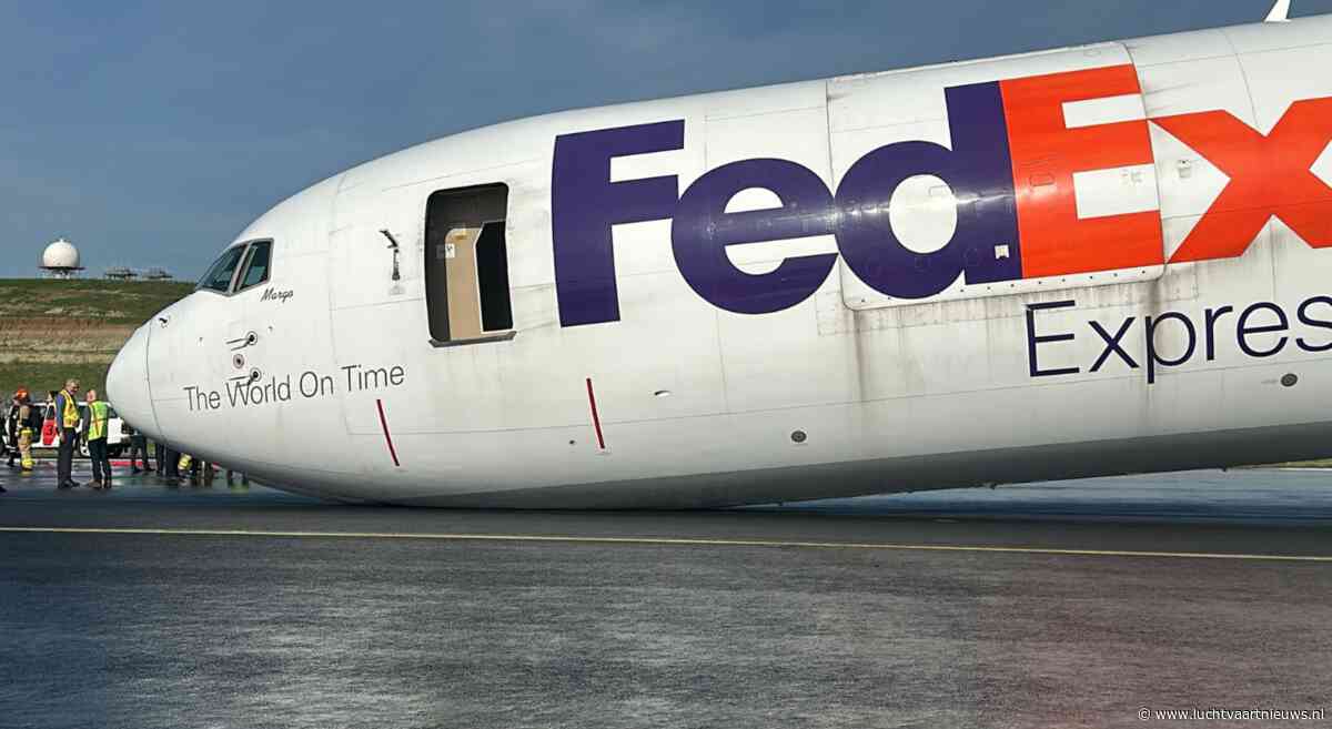 In beeld: FedEx Boeing 767 maakt buikschuiver door ingeklapt neuswiel