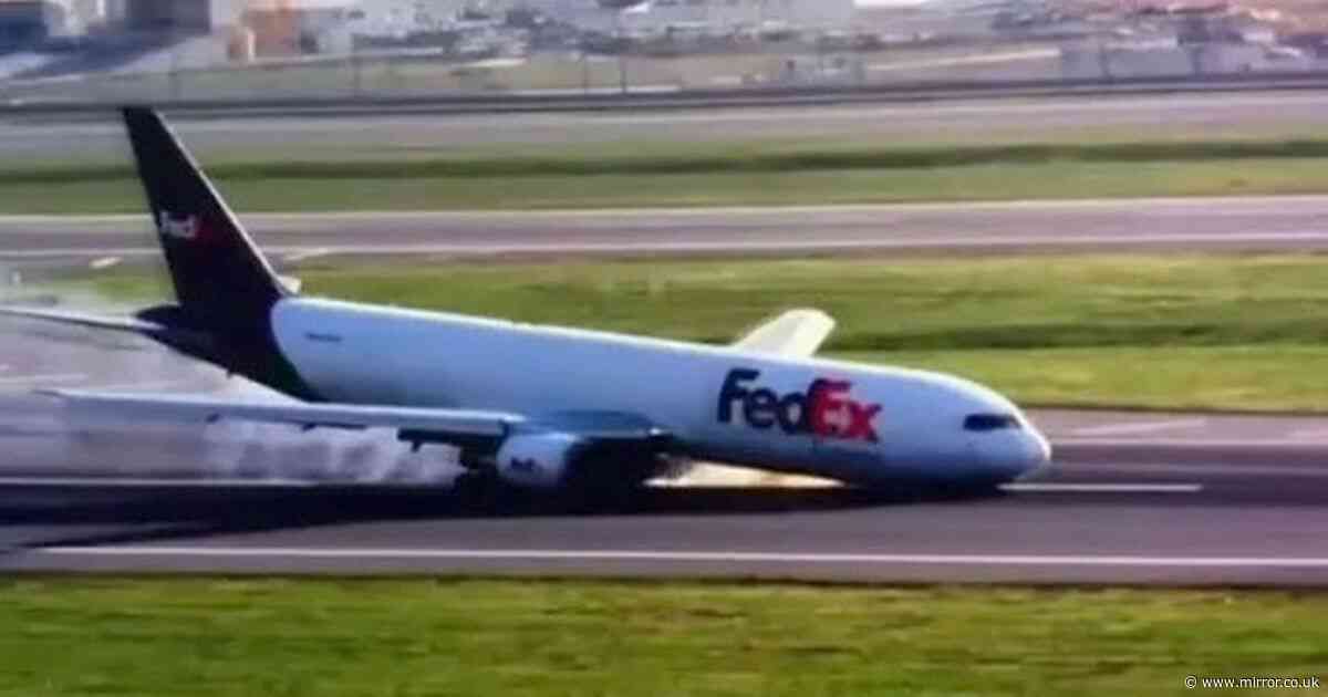 Petrifying moment Boeing plane nosedives on runway sending sparks flying as landing gear fails