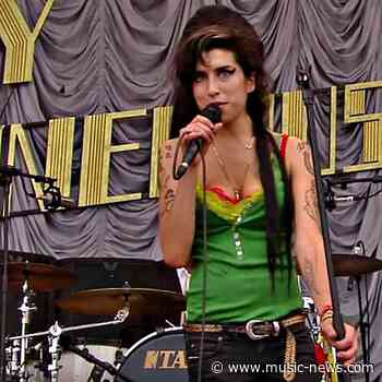 Amy Winehouse posthumously receives a BRIT Billion Award