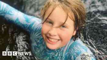 Bear Grylls praises girl in swimming challenge