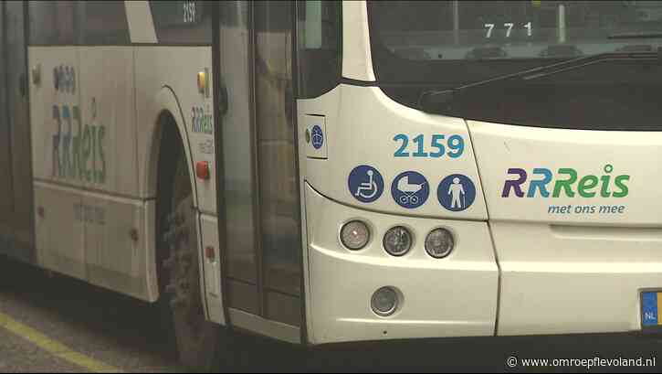 Flevoland - Meer reizigers dan plek in bus, EBS zet extra voertuigen in