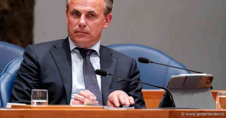 Minister Harbers over PFAS in Friesland: ‘Dit probleem blijft ons nog jaren achtervolgen’