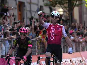Sorpresa al Giro d'Italia: la fuga arriva fino a Lucca, vince il francese Thomas