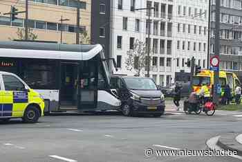 Trambestuurder gewond bij aanrijding op de Noorderleien, tramverkeer verstoord