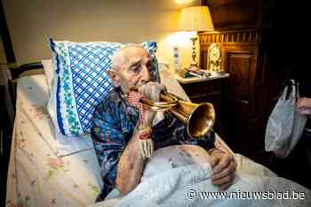 Oudste Limburger Fons speelt zelf klaroen op 107de verjaardag: “Hij kan nog meepraten over de problemen in Gaza”