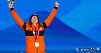Voormalig topschaatsster Ireen Wüst draagt olympische vlam in Marseille