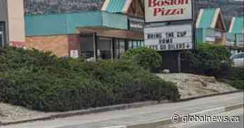 Canucks fans outraged by sign outside Penticton pizza joint
