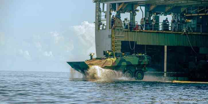 US Marines debuted a new amphibious combat vehicle, which was previously pulled out of the water after multiple rollovers