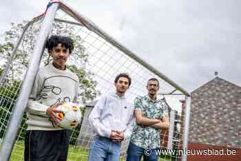 Nieuwe voetbaldoelen voor buurtpleintje dankzij jongerenbudget