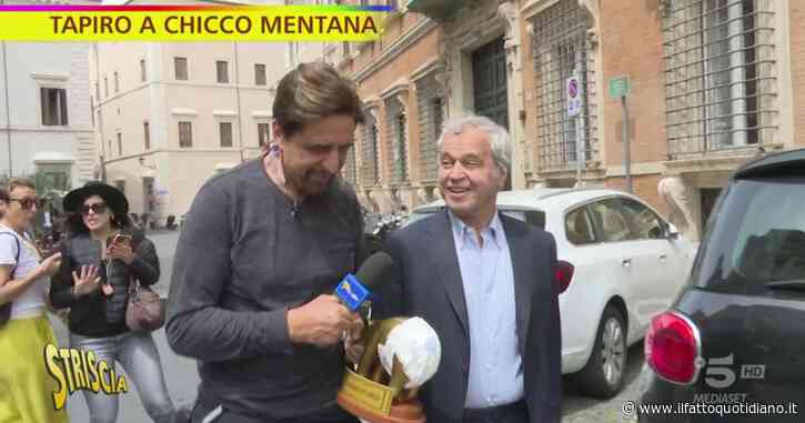 Tapiro d’Oro con pannolone a Enrico Mentana: “Non me lo merito. Io incontinente? Sarebbe difficile fare maratone tv di 20 ore se lo fossi”