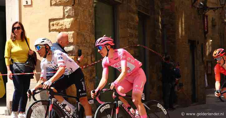 LIVE Giro d’Italia | Renners begonnen aan gravelstroken van ‘mini Strade-Bianche’