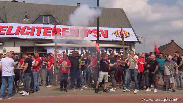 PSV-fans weten van geen ophouden en vieren nog een keer feest