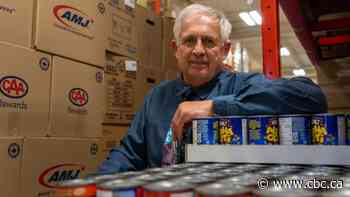 Postal workers in Thunder Bay prepare for door-to-door food drive