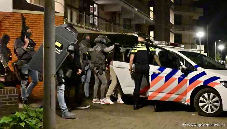 Man door DSI aangehouden in woning van flat in Arnhem