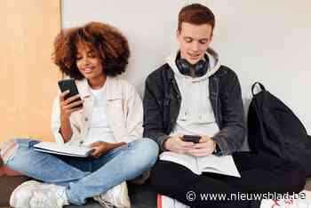 Jonge vrouwen gebruiken sociale media intenser dan mannelijke leeftijdsgenoten