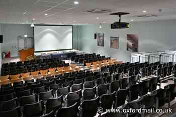 Oxford college sees lecture theatre built in six weeks