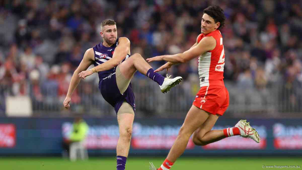LIVE AFL: Freo aiming for home scalp of sizzling Swans as both sides combat key outs