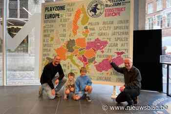 Grote kaart van Europa telt bijna 100.000 LEGO-dots: “200 bezoekers van Speelgoedmuseum werkten eraan mee”