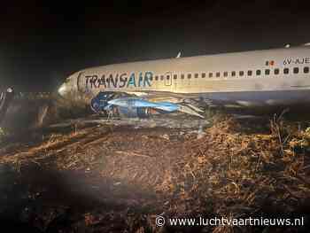 Boeing 737 Transair van de baan op luchthaven Dakar