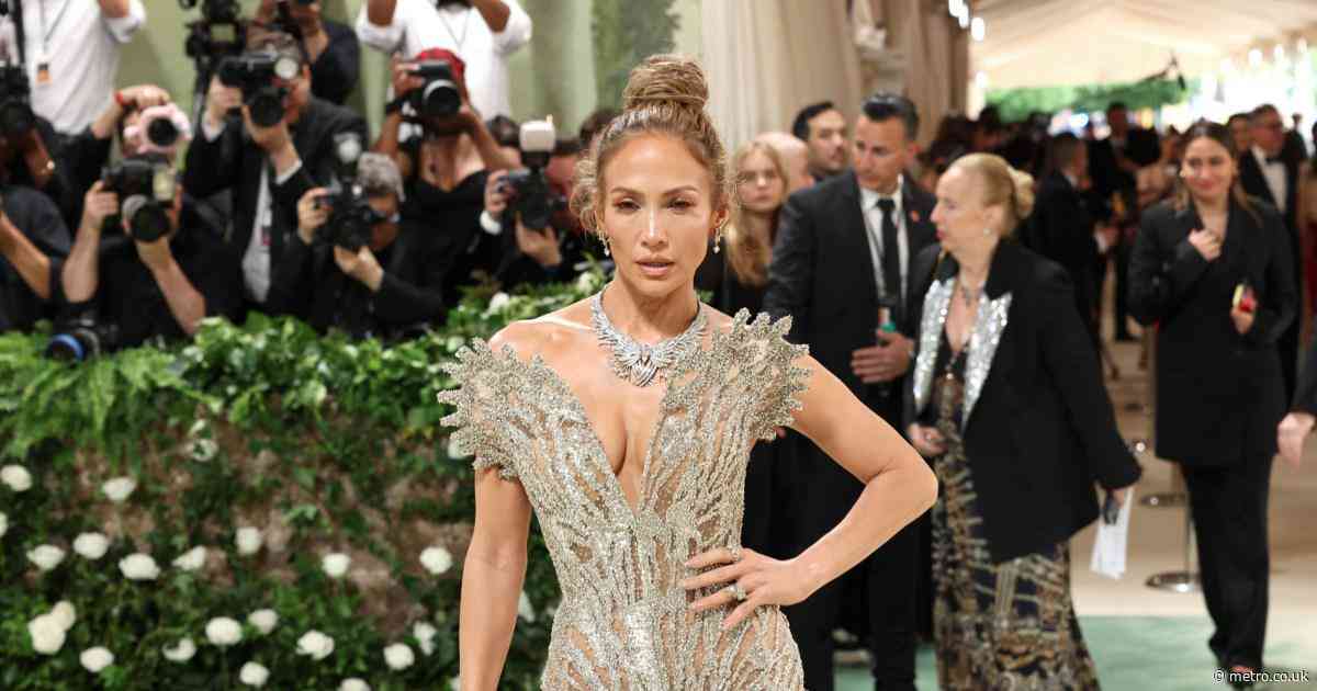 Jennifer Lopez slammed for rude response after being asked one question on red carpet