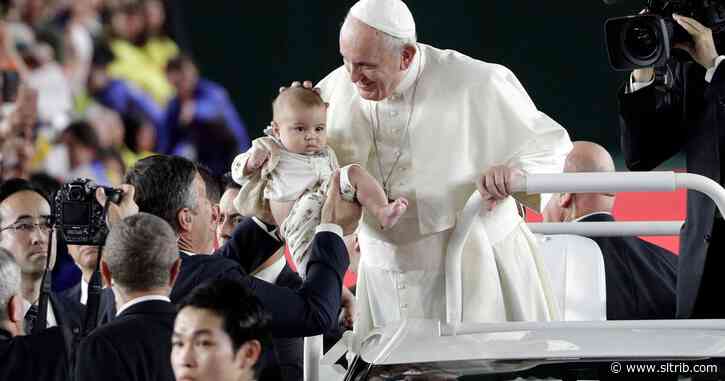 Have the courage to have children despite climate change and wars, Pope Francis says