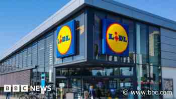 Lidl raises pay to match Aldi in battle for staff
