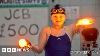 Strobe light helps young deaf swimmer compete