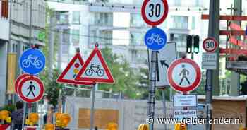 ‘Krankzinnig en verwarrend’: in Duitse straat staat om de twee meter een verkeersbord