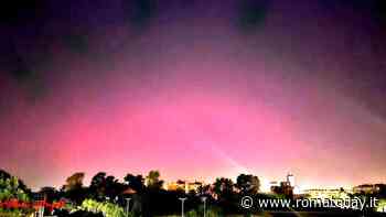 Aurora boreale a Roma, lo spettacolo del cielo "rosa" e il tam tam sui social