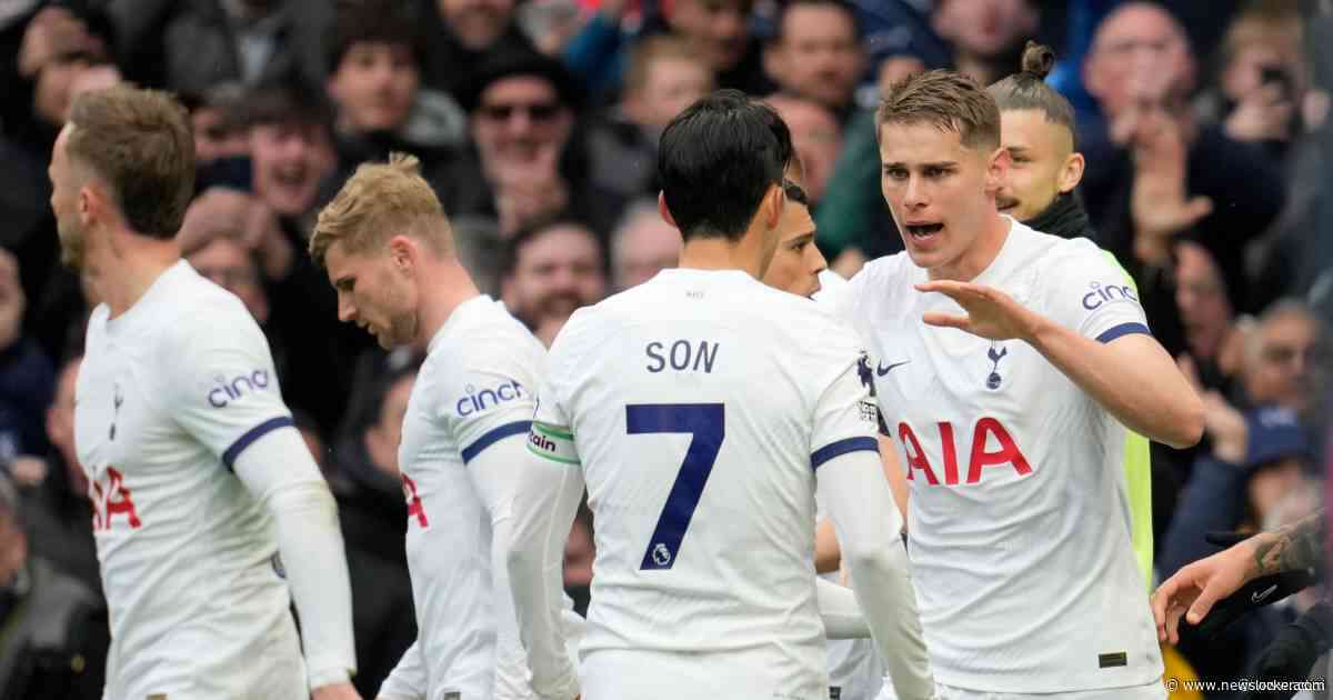 Micky van de Ven in eerste seizoen bij Tottenham door fans verkozen tot Speler van het Jaar
