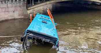 Unfall in St. Petersburg: Bus stürzt in Fluss, mindestens sieben Tote
