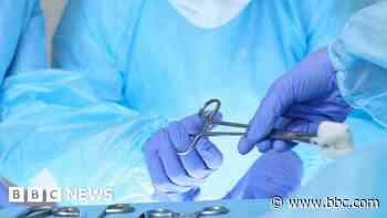 Non-surgeon removed gall bladders at hospital