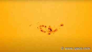 Watch monster flare-spewing sunspot grow to be 15 times wider than Earth (video)