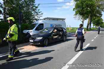 Drie gewonden naar ziekenhuis na zware crash op Oudenaardsesteenweg