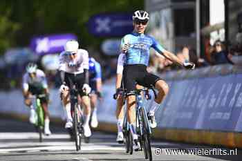Benoît Cosnefroy klopt Corbin Strong en Rudy Molard in de sprint en wint Tour du Finistère