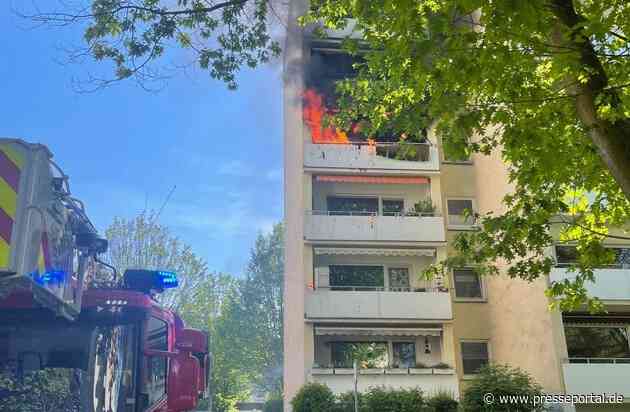 FW Bad Honnef: Massiver Balkon- und Zimmerbrand ruft 80 Einsatzkräfte auf den Plan