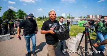 Er is een koran verbrand in Arnhem, dankzij grote politiemacht én uitblijven tegenprotest
