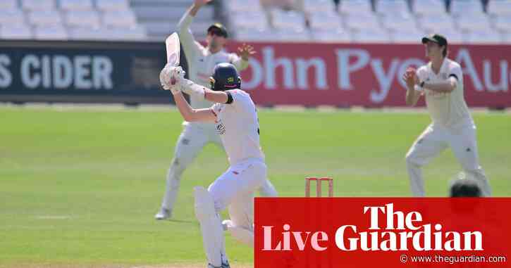 County cricket: Surrey v Warwickshire, Nottinghamshire v Lancashire – as it happened