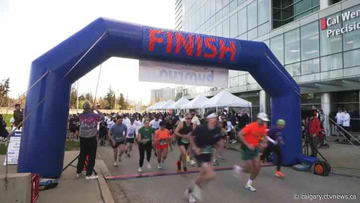 Hundreds participate in Bum Run in northwest Calgary to raise money for colon cancer
