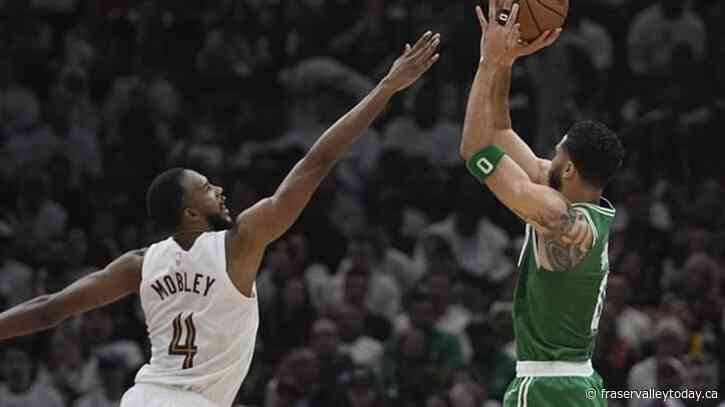 Tatum scores 33 points, Celtics rebound to beat Cavs 106-93
