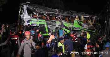 Zeker tien mensen omgekomen bij busongeluk Indonesië