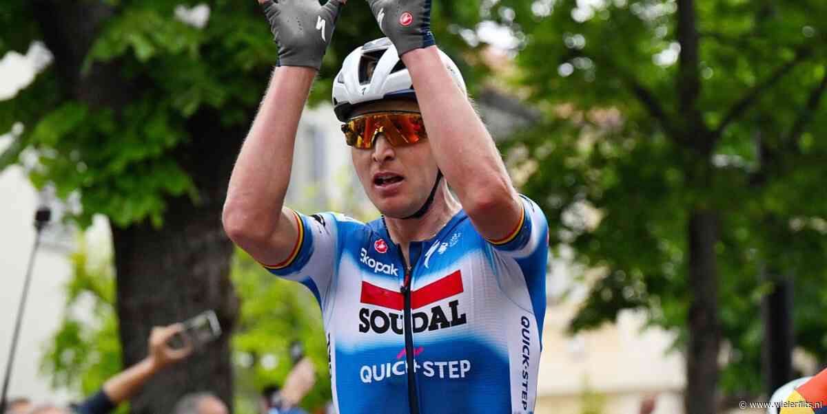 Tim Merlier is hard gevallen in tijdrit Giro d&#8217;Italia: &#8220;Zijn volledige zijkant ligt open&#8221;